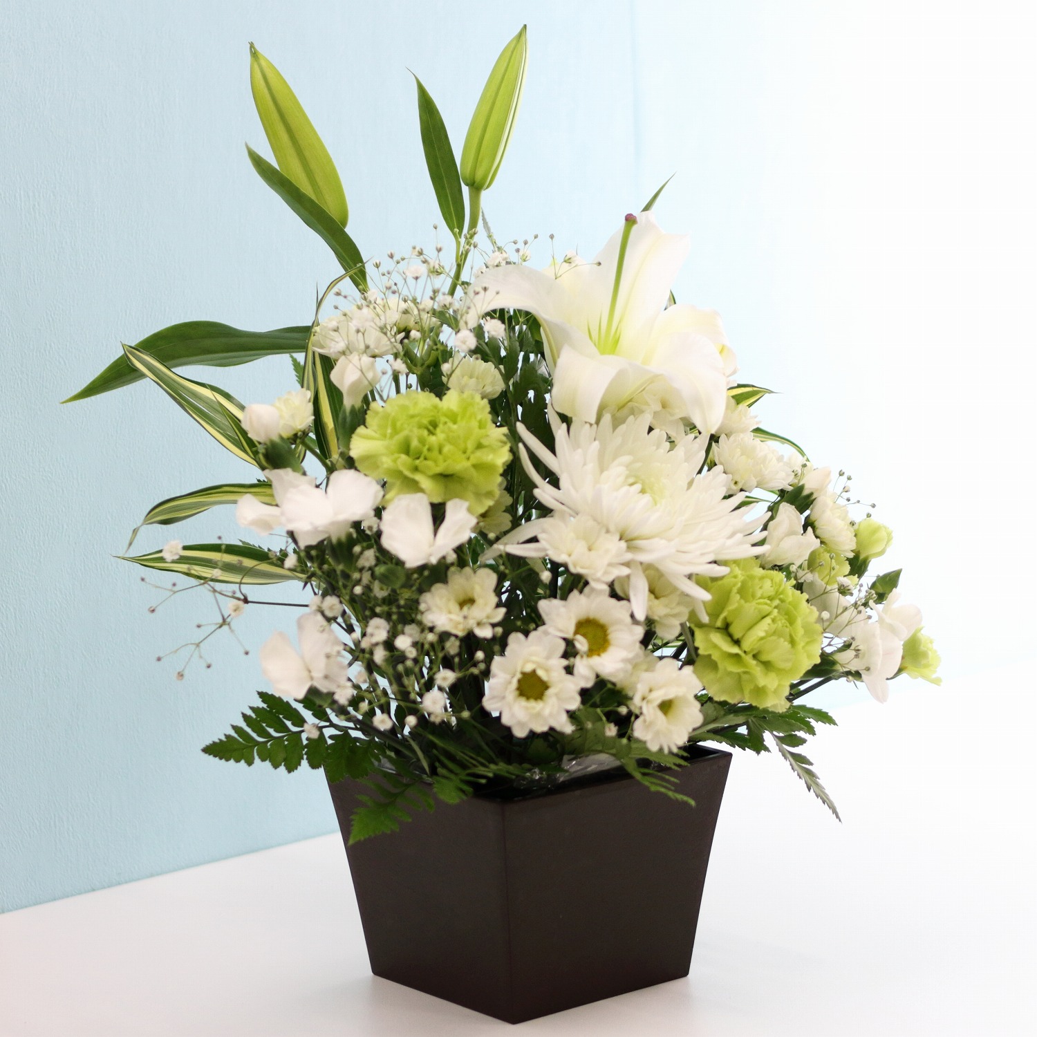 えがおさん　30枚　専用フラワーアレンジメント お供え花】【アレンジメントフラワー】心月（しんげつ