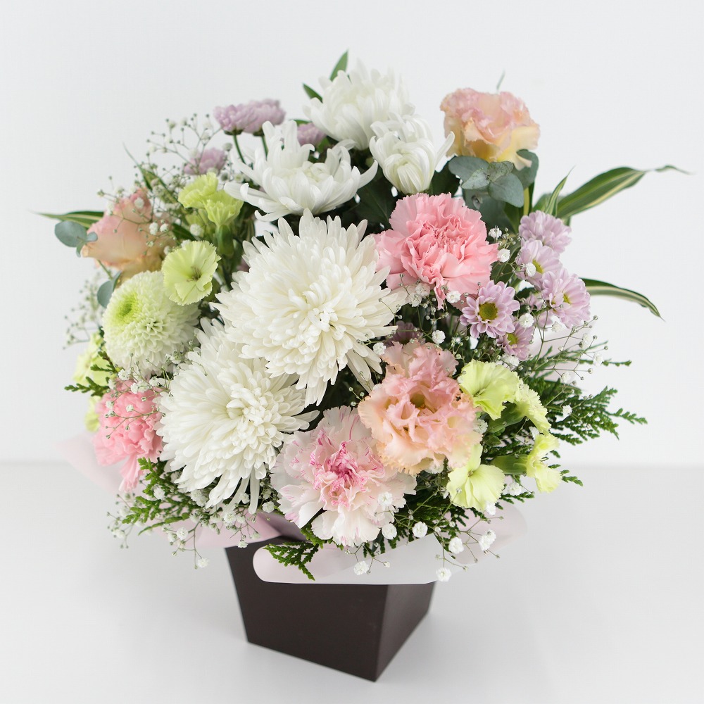 ✨花音✨ ご購入有り難う御座います(^.^) フローリストおまかせ お供えアレンジメント】そよかぜ ピンク