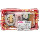 トップバリュ　赤飯（甘納豆）と太巻入り寿司盛合せ（小）　１パック